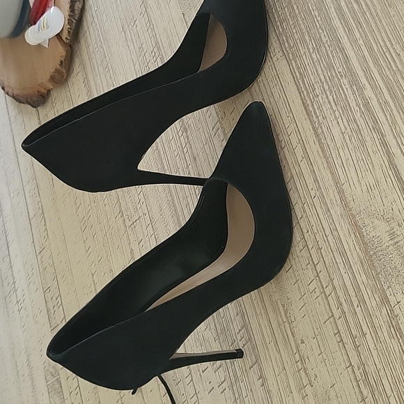 Suede Pumps - Picture 2 of 4